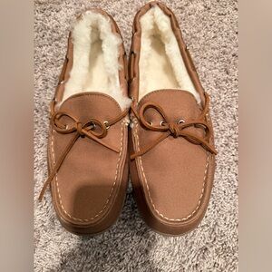 Cozy Tan Men’s Duluth Trading  Slippers